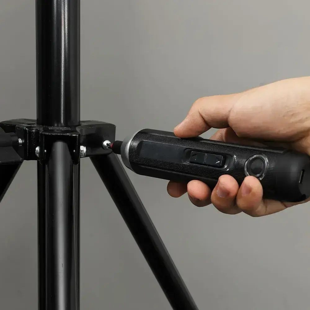 Отвертка аккумуляторная прямая Deli DL-DP04-E1B2 + набор бит 24шт + магнитный удлиннитель (3,6В, 2А/ч, 5Нм,реверс,подсветка, кейс)