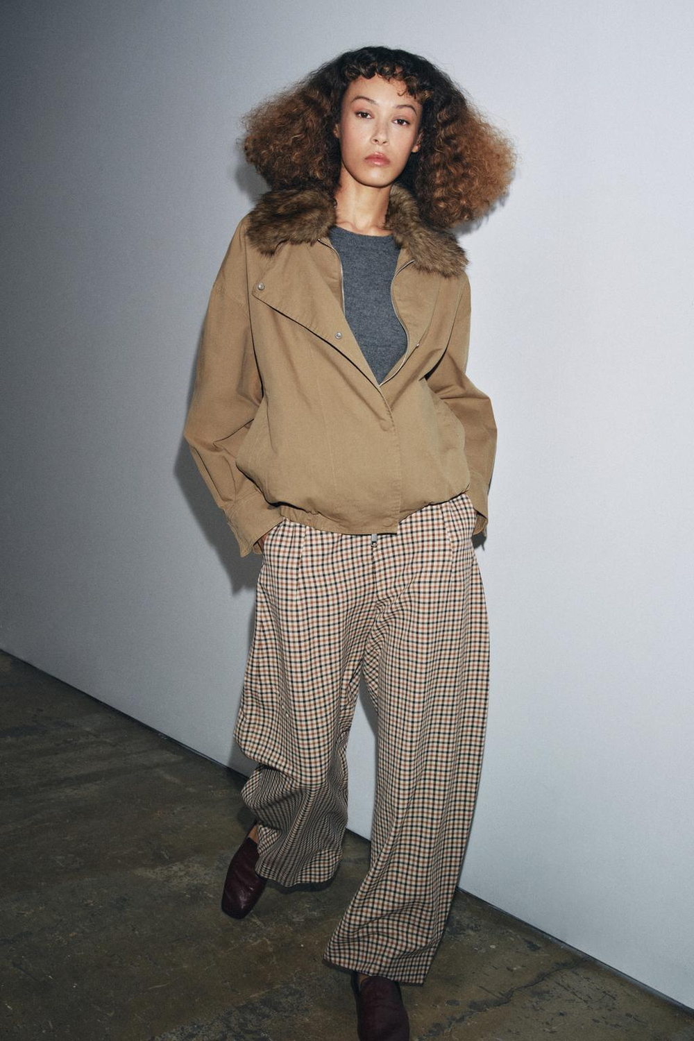 ZARA КУРТКА-БОМБЕР С МЕХОВЫМ ВОРОТНИКОМ — ZW COLLECTION, ТЕМНЫЙ БЕЖЕВО-КОРИЧНЕВЫЙ