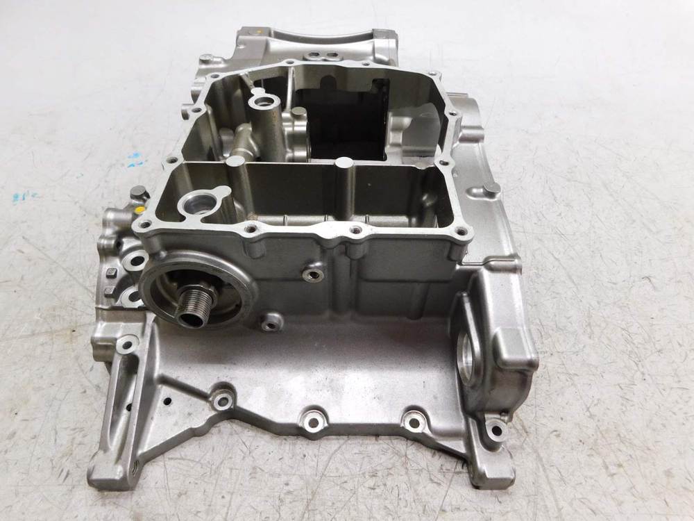 Нижняя часть картера Honda VFR800 RC79E