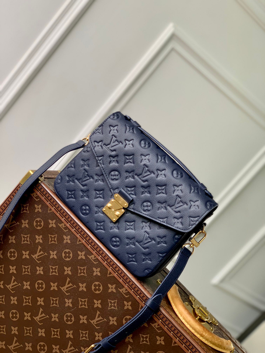 Louis Vuitton Pochette Metis