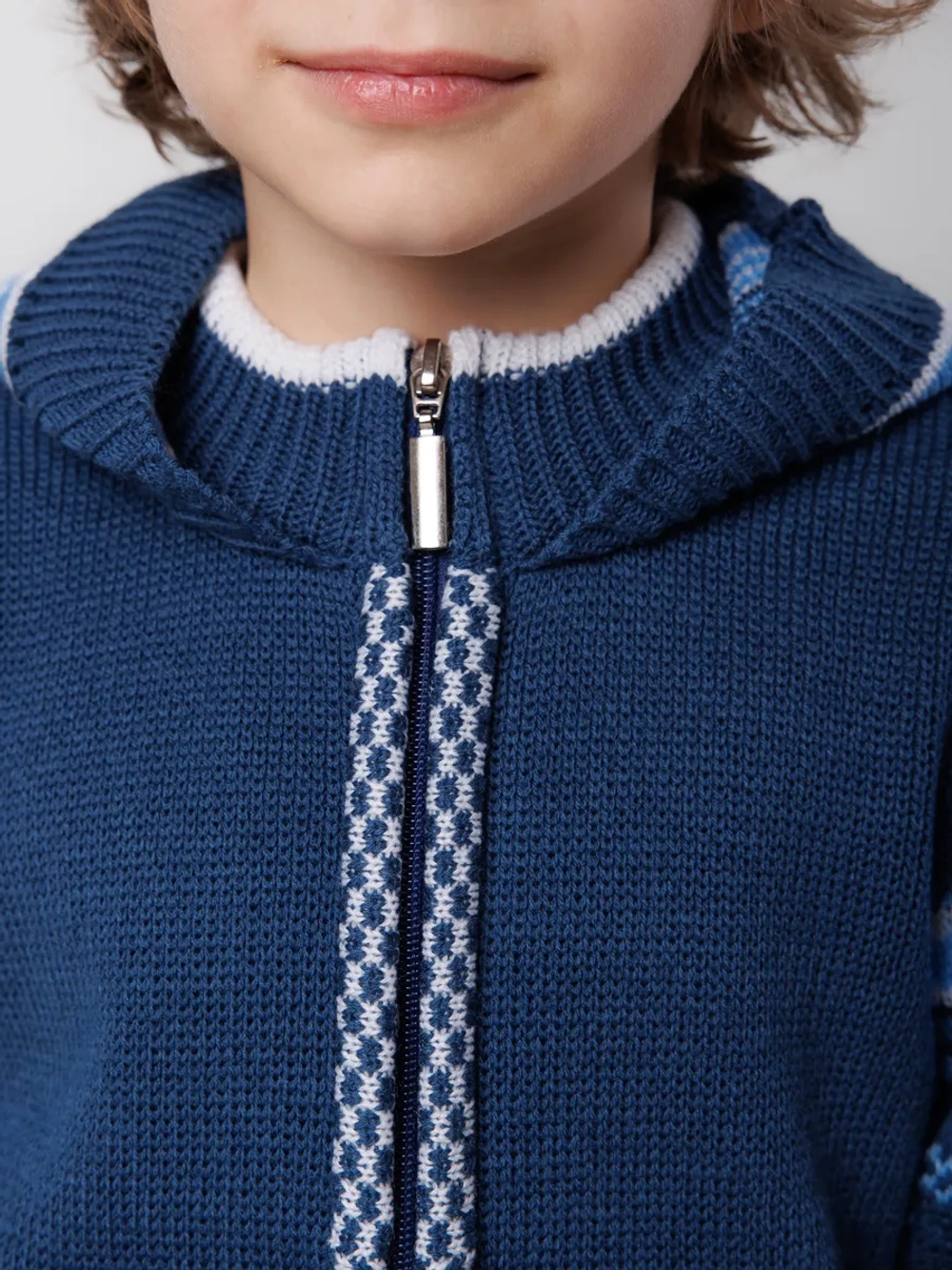 Кофта вязаная на молнии с капюшоном