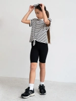 Черно-белый костюм для девочки на лето в полоску