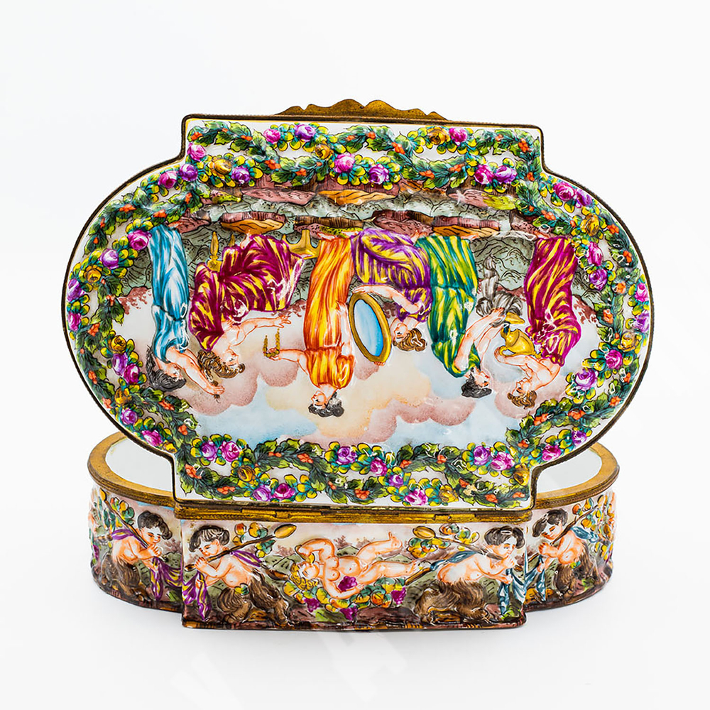 Фарфоровая шкатулка "Античные мотивы". Фарфор, ручная росьпись. Италия, Каподимонте (Capodimonte). X