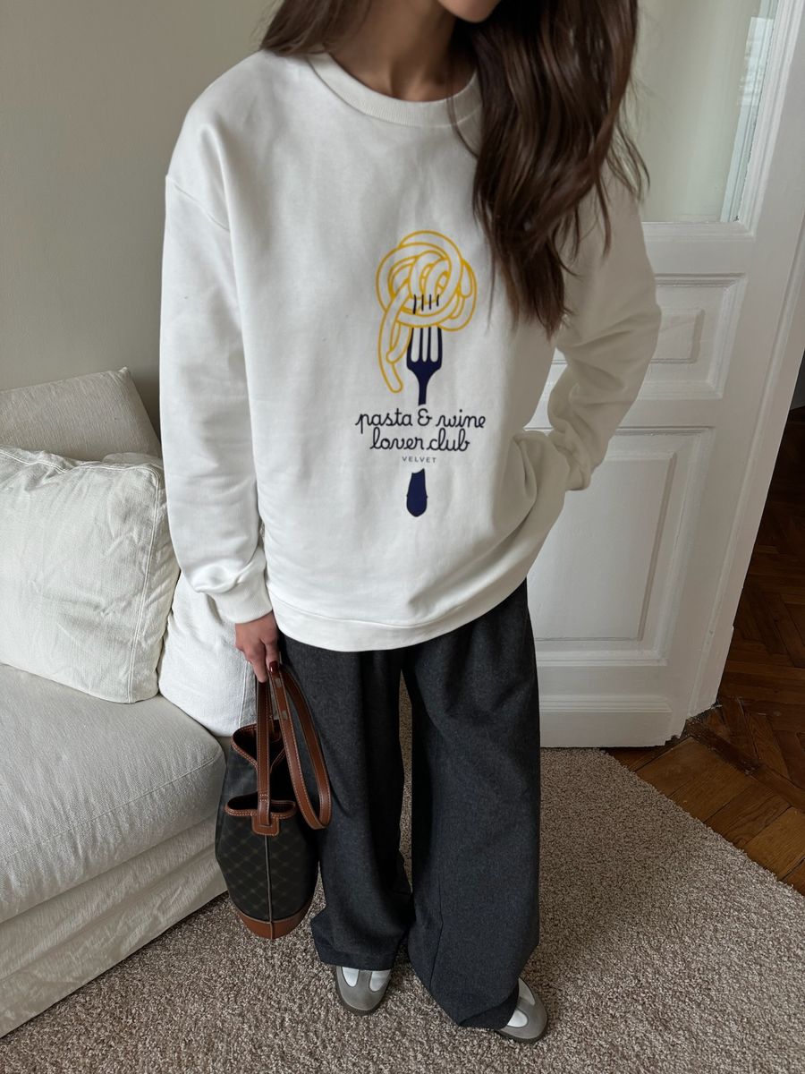 Свитшот из итальянского трикотажа молочный с принтом