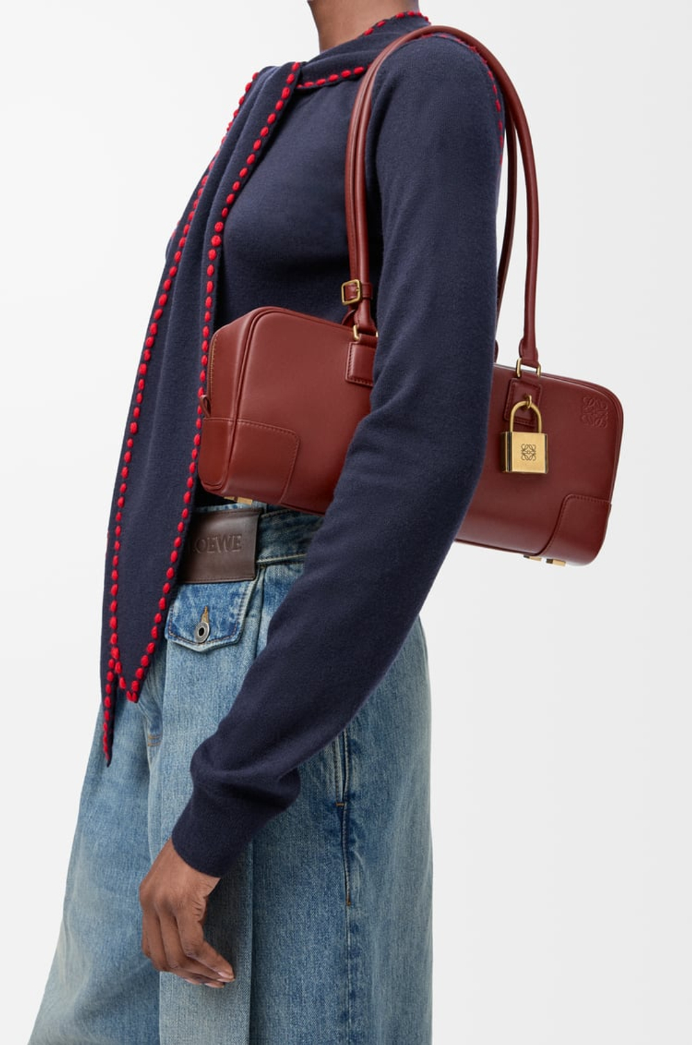 Loewe Укороченная сумка Amazona 31 из блестящей телячьей кожи, красное дерево