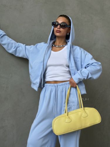 Голубой костюм с вышивкой