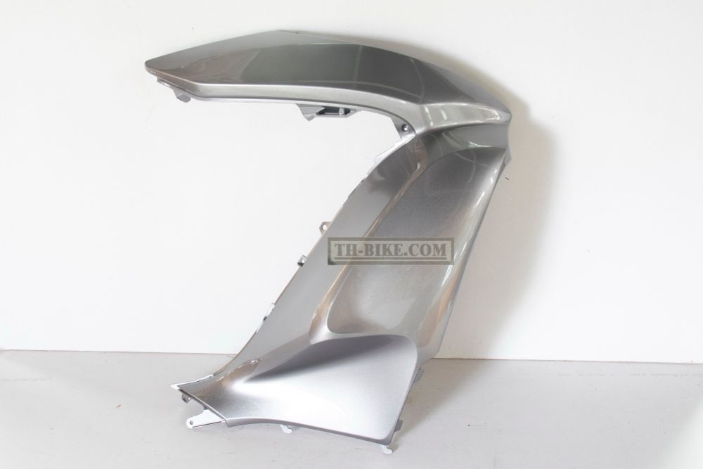 64501-KWN-902ZD. COVER, R. FR. *NHA14M*, Silver. Honda PCX.  (NHA14M SEAL SILVER METALLIC)