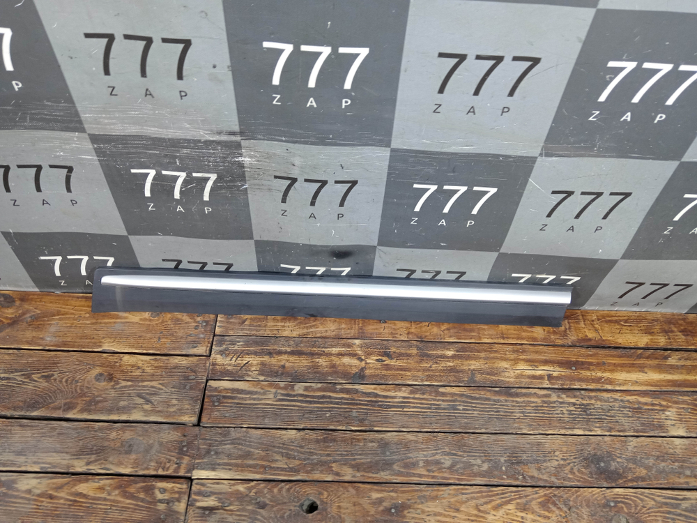 Накладка двери передней правой Geely Atlas 1 (NL-3) 16-22 Б/У Оригинал 6073570500661