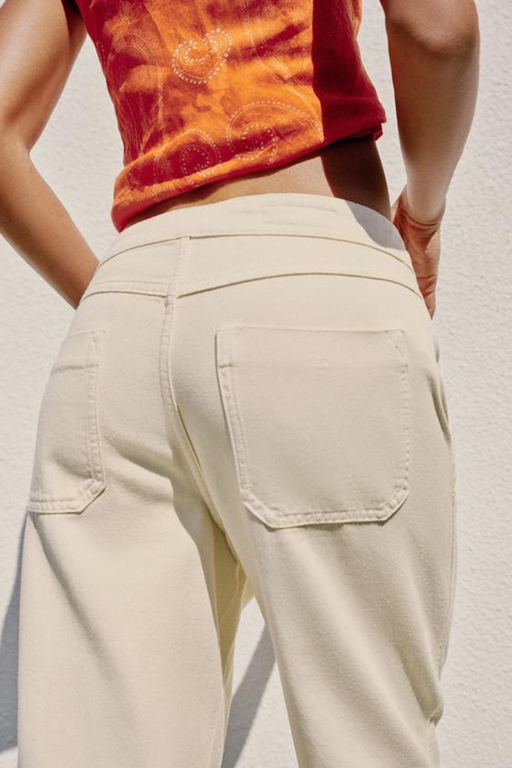 ZARA ДЖИНСЫ Z1975 CHINO СВОБОДНОГО КРОЯ, ЖЕЛТОВАТО-БЕЛЫЙ