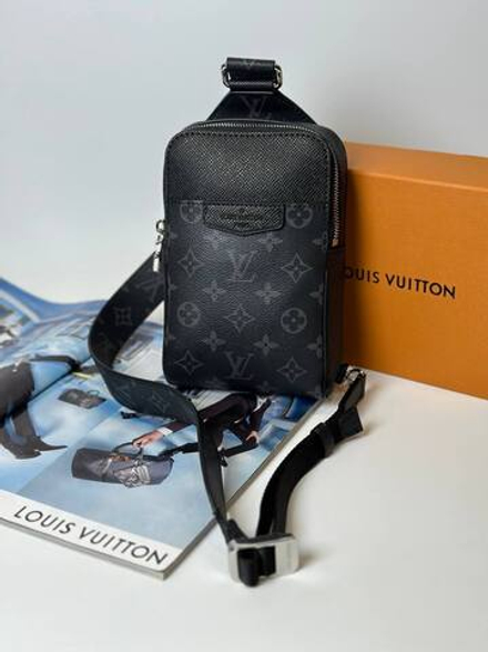 Сумка-слинг Louis Vuitton