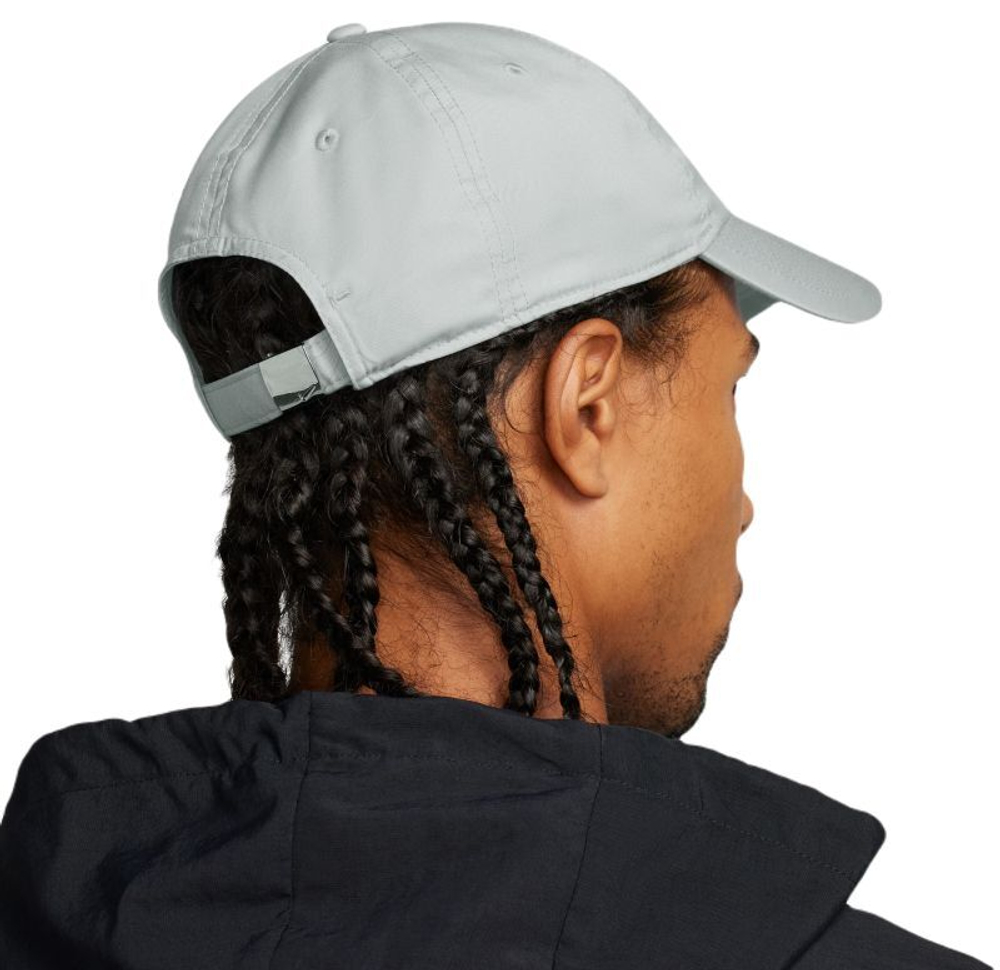 Теннисная кепка Nike Dri-Fit Club Unstructured Metal Swoosh Cap - серый