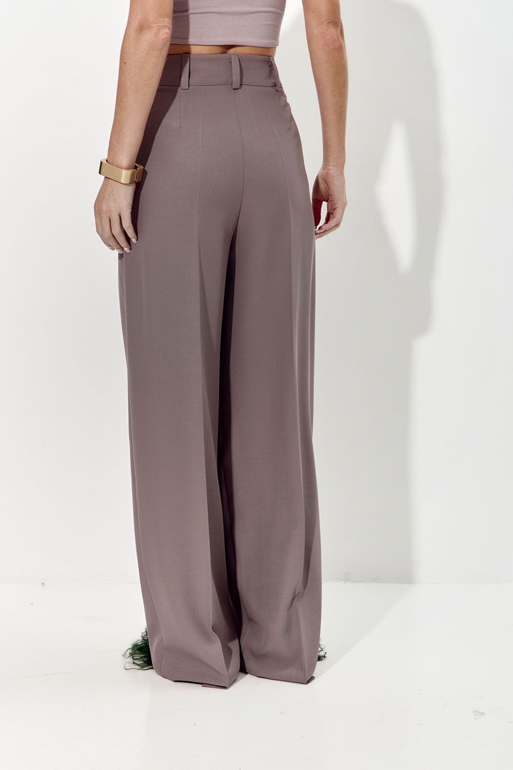 Брюки палаццо свободные с защипами цвета тауп