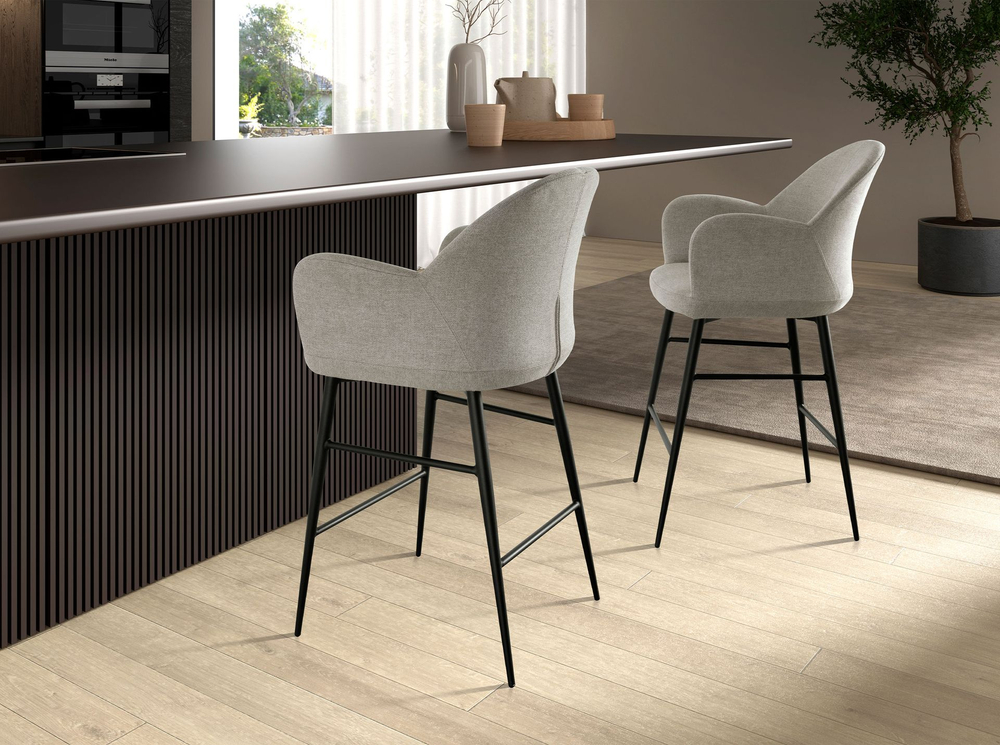 Барный стул Angel Cerda 4174 из светло-серой ткани
