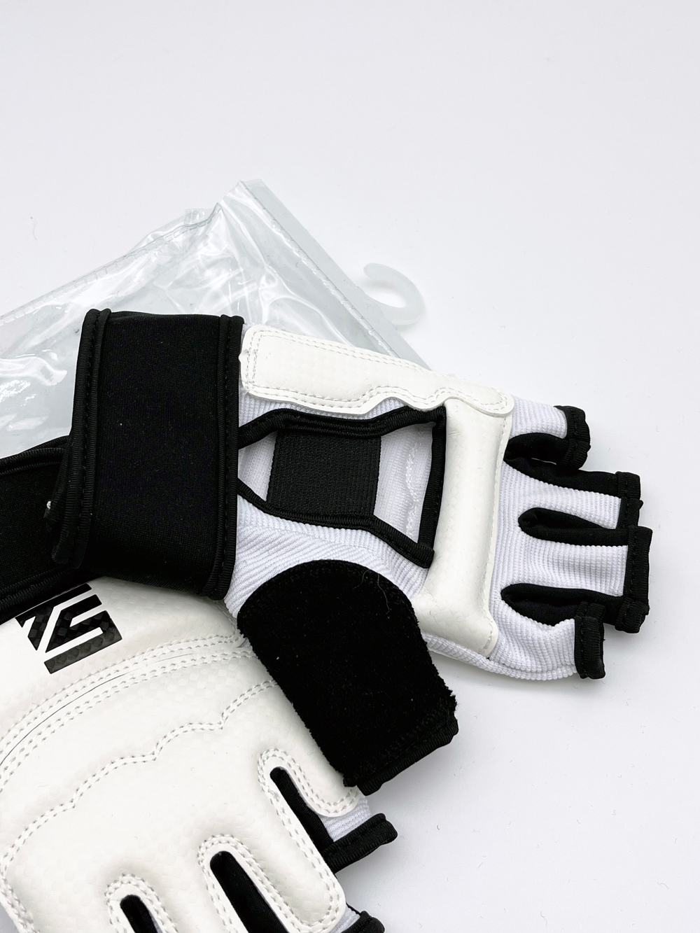 Перчатки WTF с фиксацией для тхэквондо Tomorrow Star