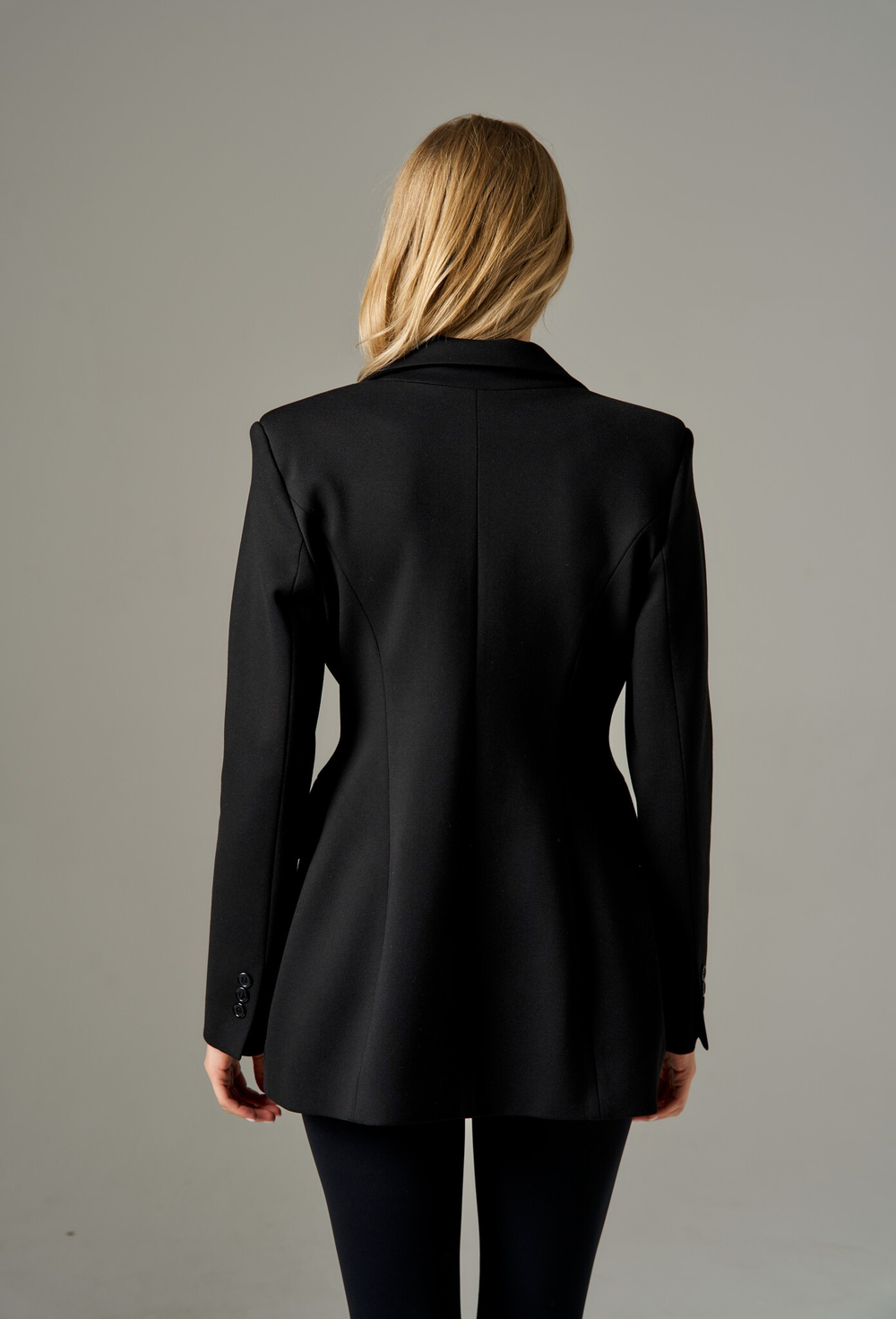 Жакет приталенный из крепа, черный