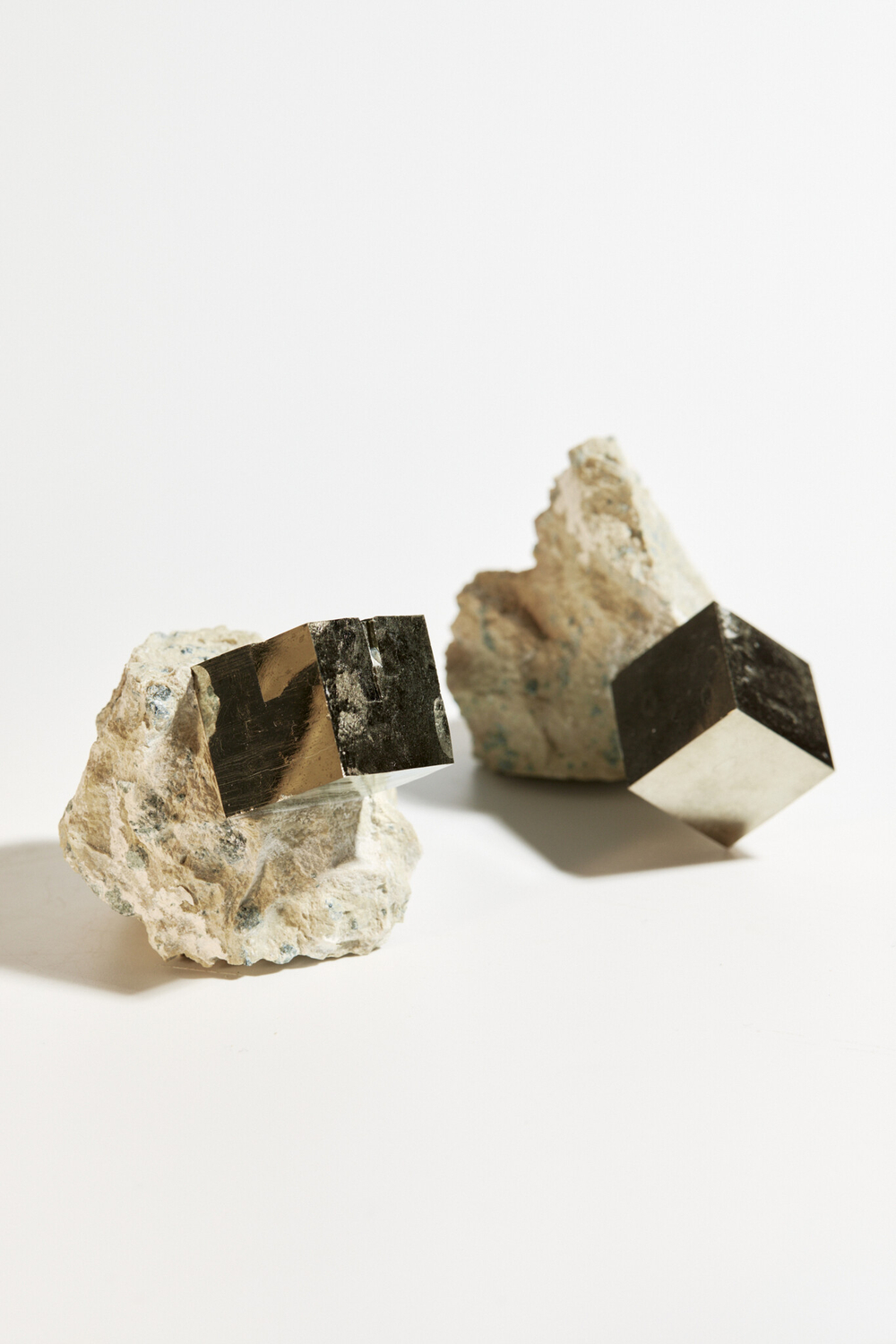 Пирит на породе M