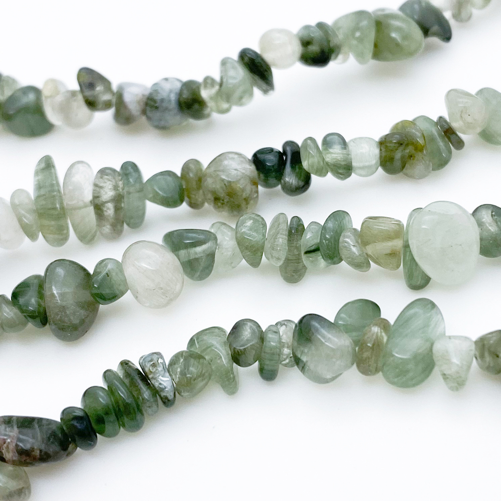 Кварц с тремолитом, крошка 4-8 мм, цена за нить 38 см