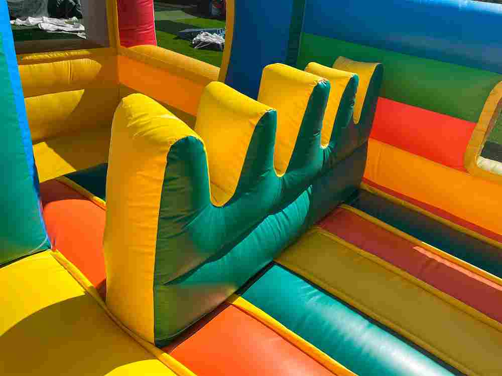 Коммерческий надувной батут «Змей Горыныч» с механизированной головой 14*8*7 м