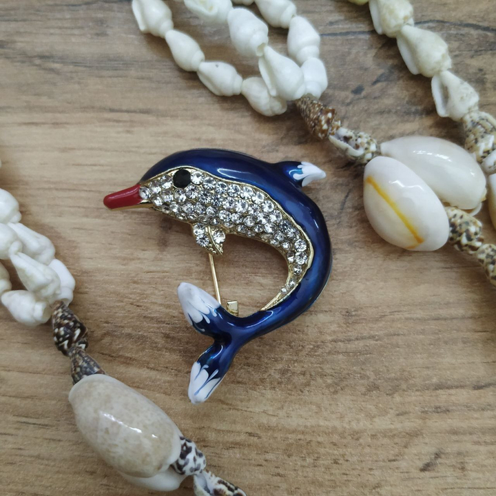 Брошь Дельфин со стразами эмаль цветная металл золотистый