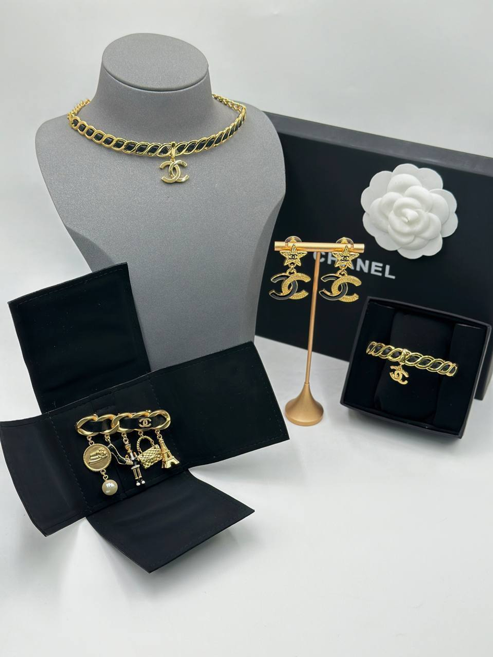 Серьги CHANEL