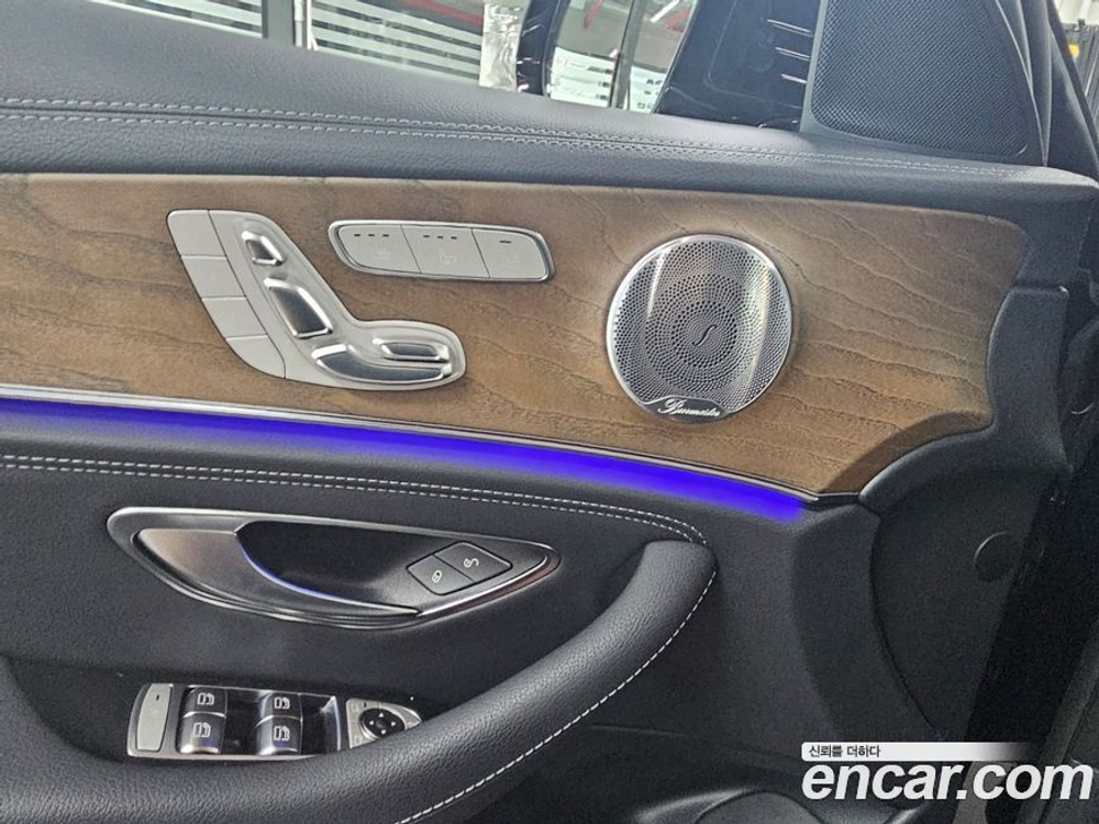Mercedes-Benz E-Class W213 E300 4MATIC Exclusive (10.2020)