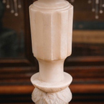 Винтажная настольная лампа с резным мраморным основанием