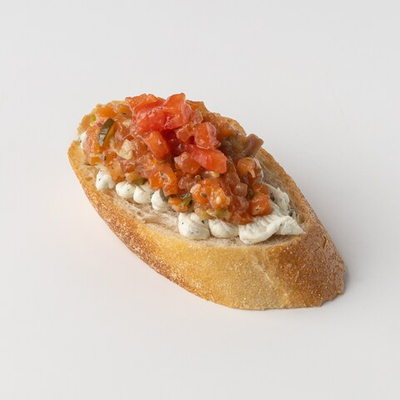 Брускетта с тартаром из семги с вялеными томатами 6 шт