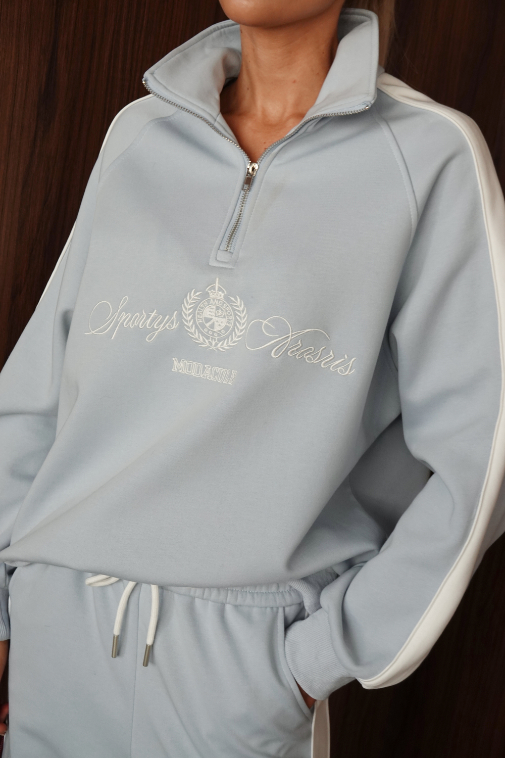 Костюм спортивный из трикотажа с принтом