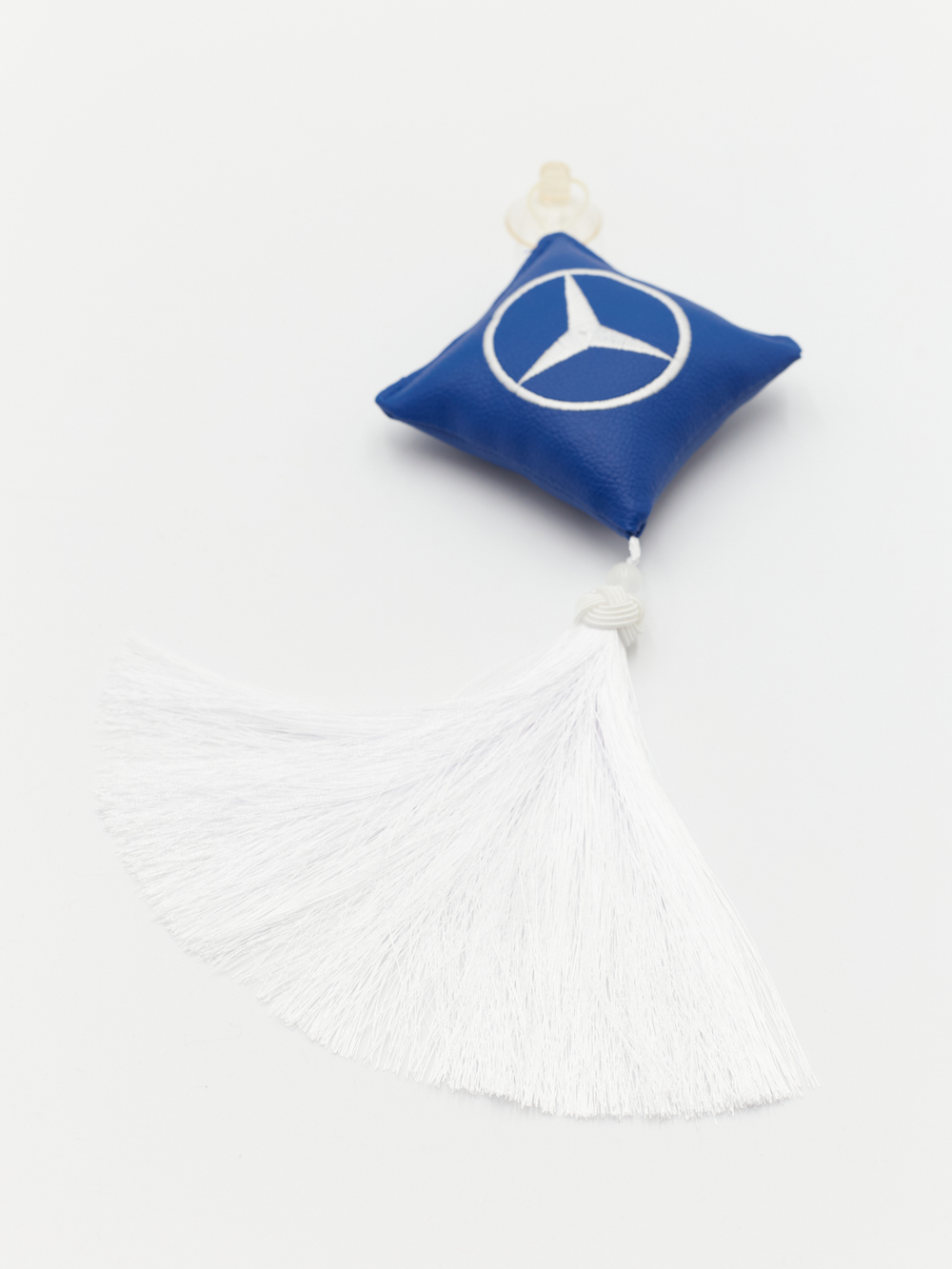 Ромб объемный на присоске MERCEDES (экокожа, синий, белая вышивка, кисть)