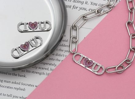 Коннектор-подвеска "I love you" 30мм, со стразами