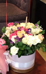 Цветы в круглой коробке и Рафаэлло