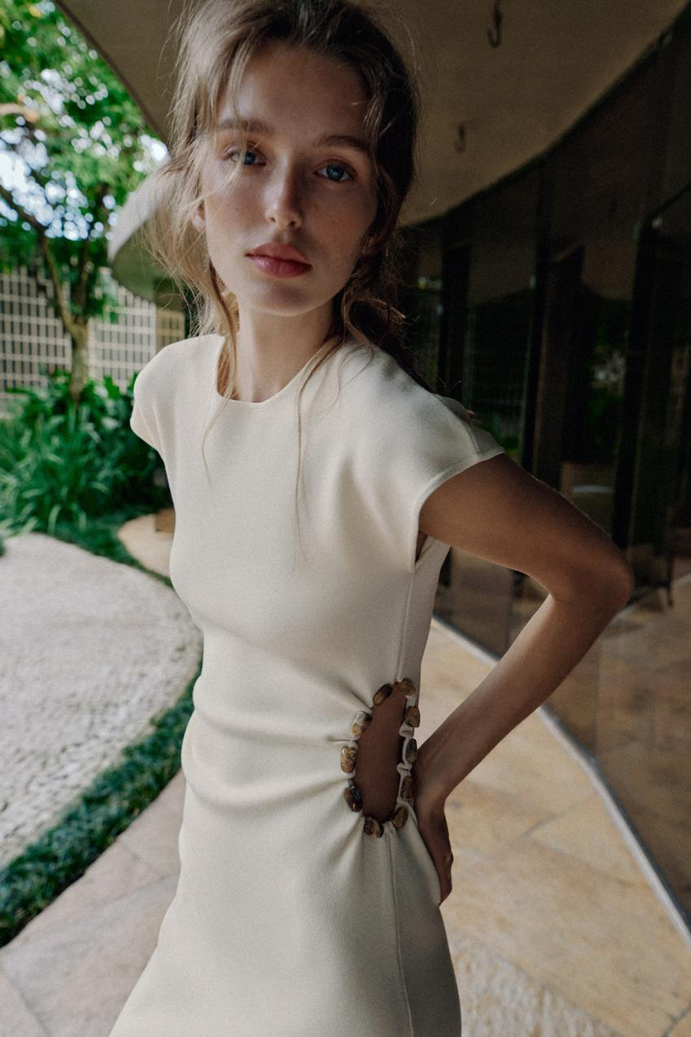 ZARA ТРИКОТАЖНОЕ ПЛАТЬЕ С ВЫРЕЗАМИ И БУСИНАМИ, ЭКРЮ