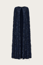 КЕЙП ИЗ ШЕЛКА, ВРУЧНУЮ РАСШИТЫЙ БИСЕРОМ, ПАЙЕТКАМИ И ПЕРЬЯМИ