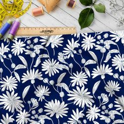 Ткань премиум атлас белые цветы на темно-синем
