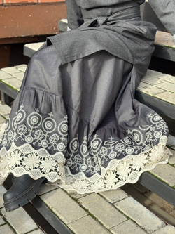 Юбка / с вышивкой / серый джинсовый