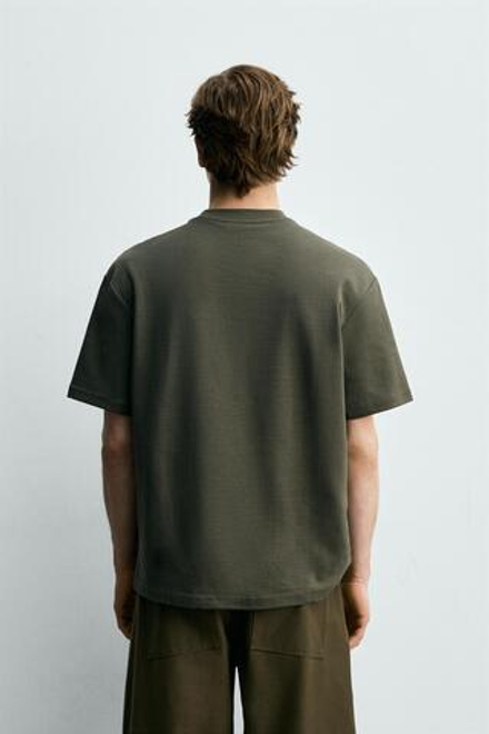 ZARA ФУТБОЛКА RELAXED FIT INTERLOCK, ТЕМНЫЙ ХАКИ