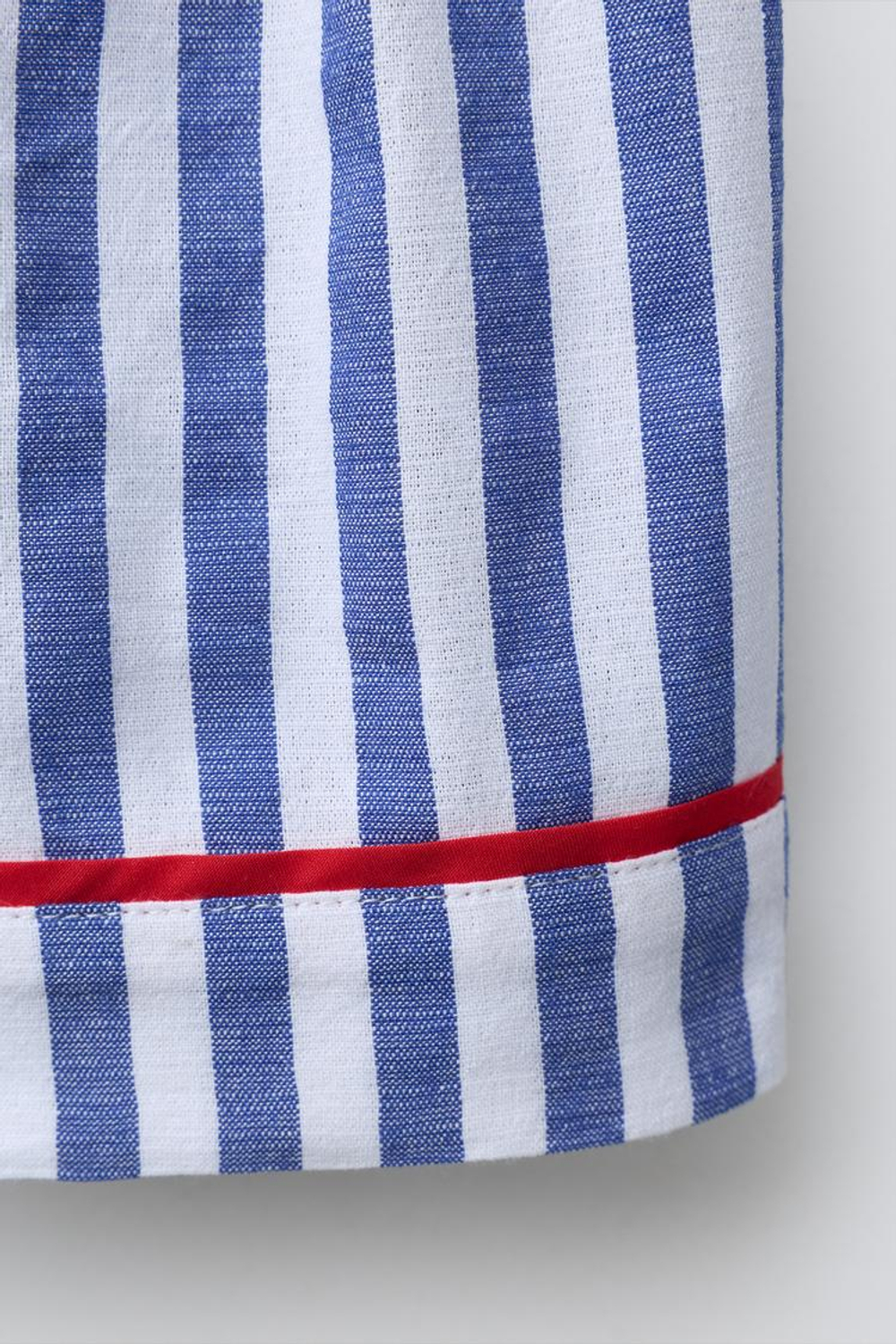 ZARA ШОРТЫ-БЕРМУДЫ В ПОЛОСКУ С КОНТРАСТНЫМИ КАНТАМИ, СИНИЙ