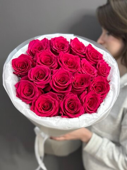 Монобукет с 17 розами сорта "Пинк Эксплорер" (Эквадор 60 см)