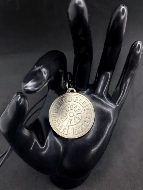 Серебристый магический славянский кулон оберег Аркаим сталь