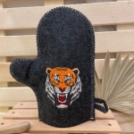 Варежка банная серая с вышивкой «Тигр Новый»