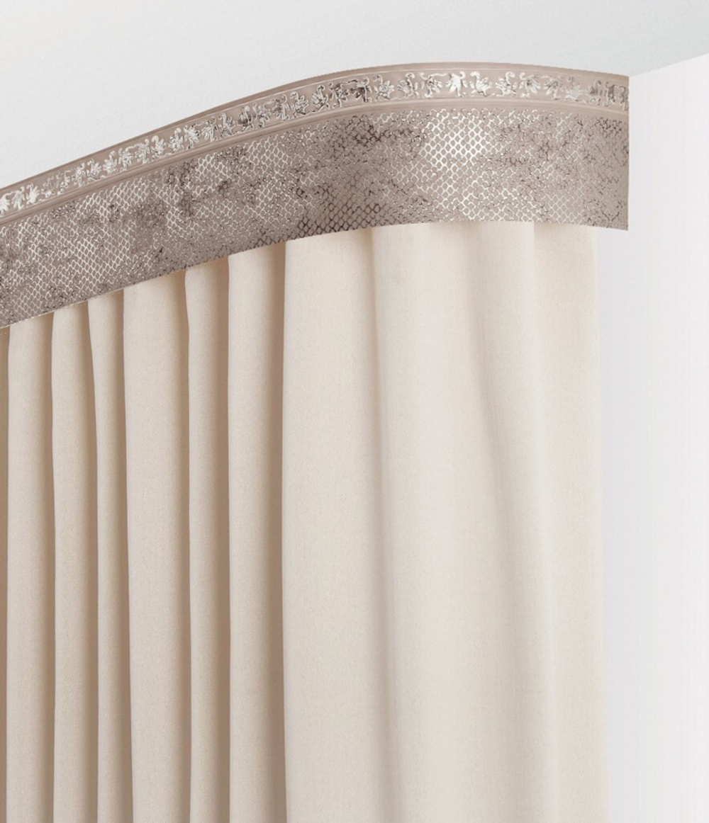 Пластиковый карниз с тиснением Legrand 3-х рядный Виват 1600 мм