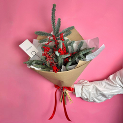 Букет с нобилисом , илексом и сухоцветами 111220251