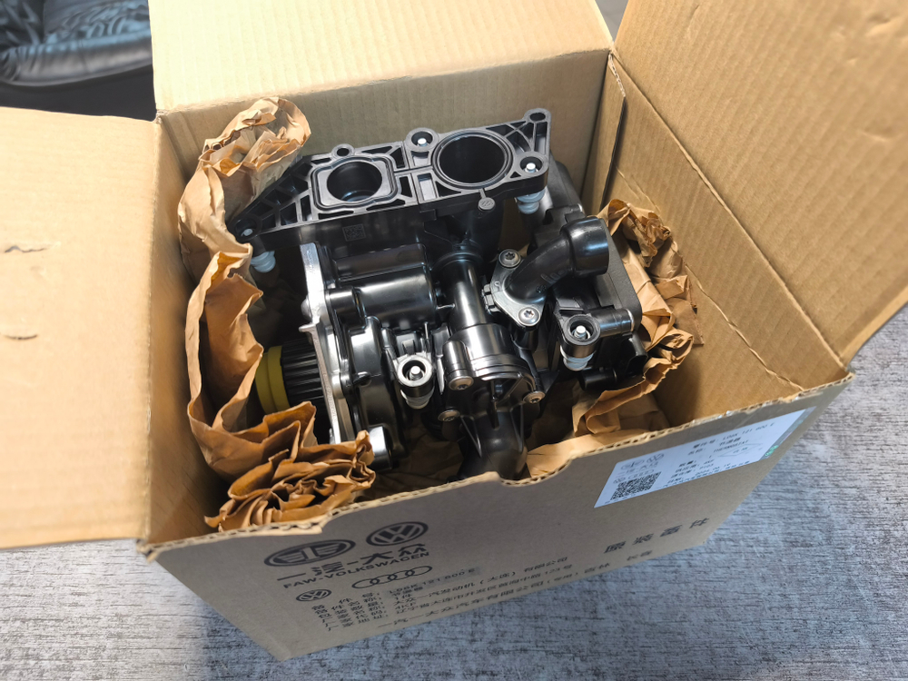 Помпа в сборе с термостатом GEN 3 1.8-2.0T