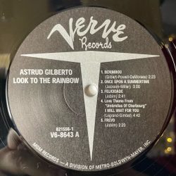 Винтажная виниловая пластинка LP Astrud Gilberto Look To The Rainbow (Germany 2000)