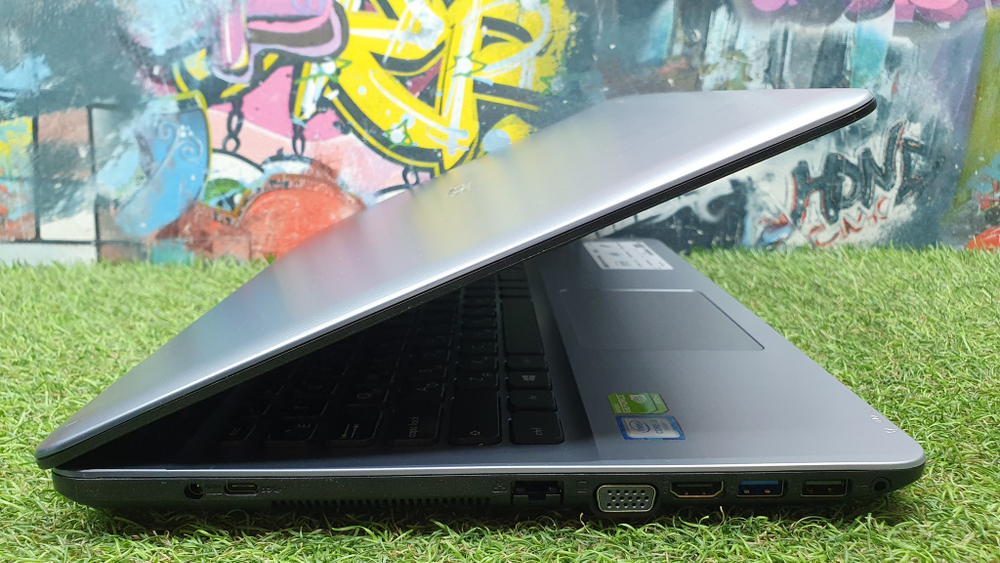 Ноутбук ASUS i3-6/8 Gb/920MX 2 ГБ/FHD/VivoBook X541UV-DM1609 [90nb0cg3-m24160]/ Windows 10