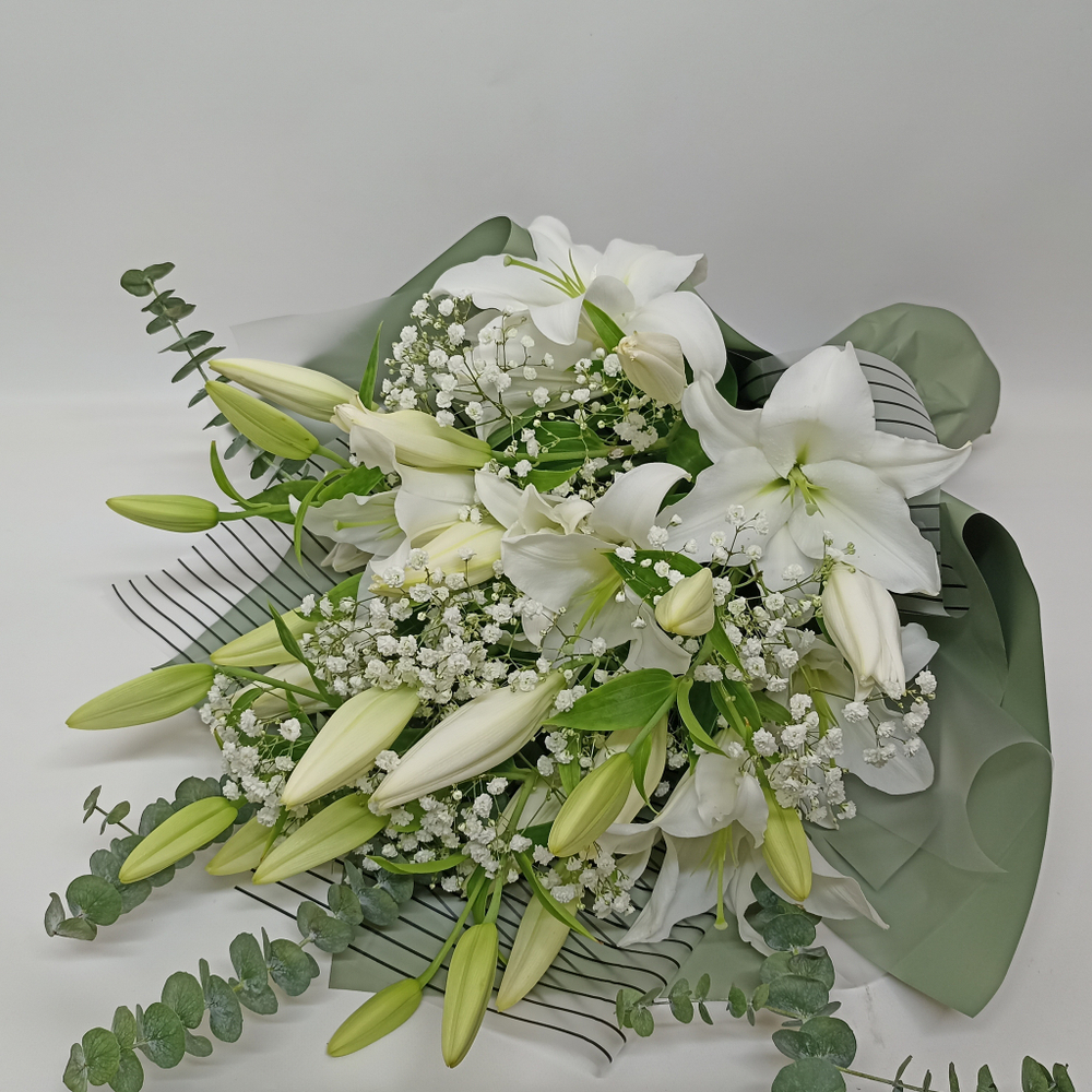 Ароматная лилия с гипсофилой