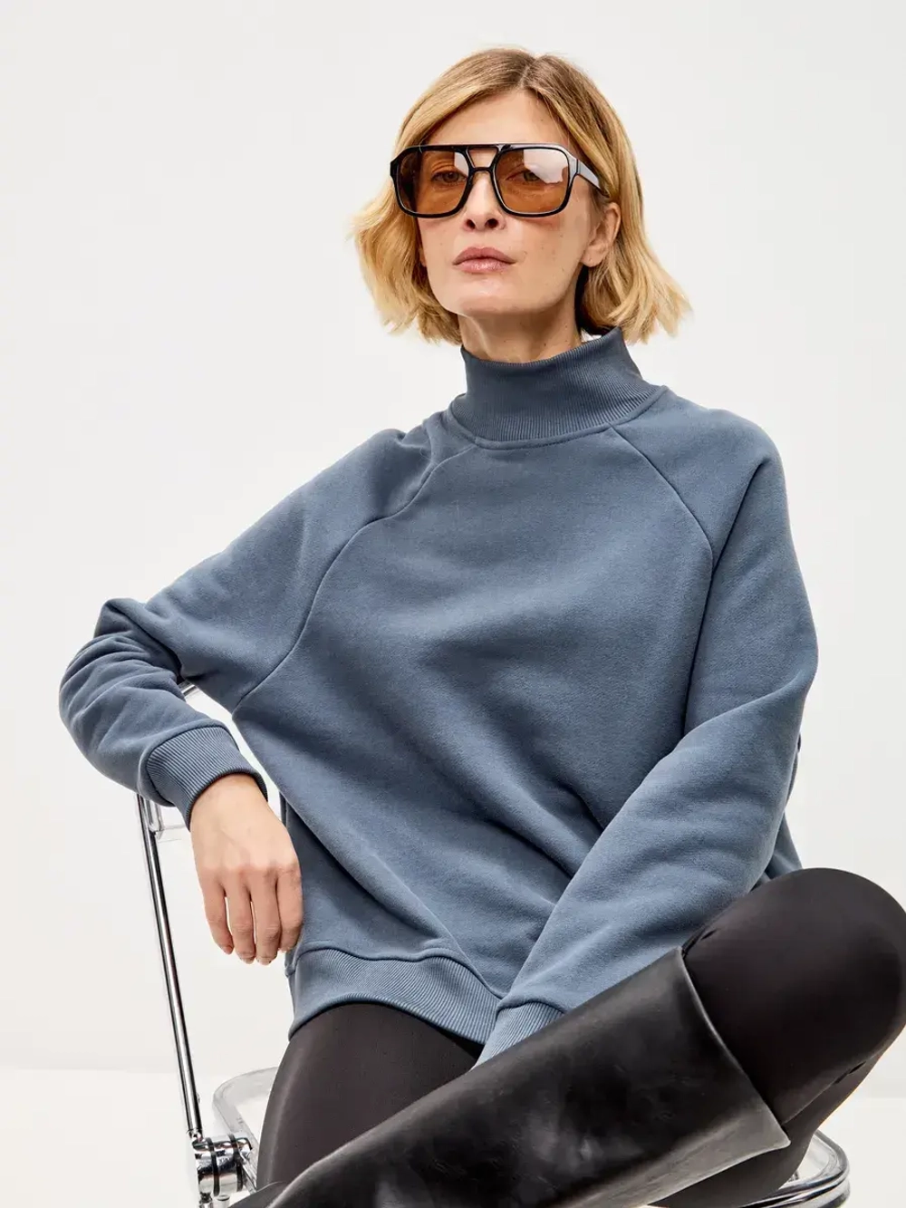 Свитер теплый с воротником свитшот