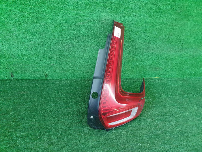 Фонарь правый Volvo XC40 (2017-н.в.)