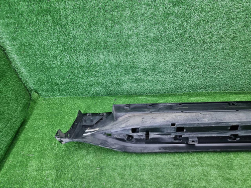 Накладка порога правая Toyota Land Cruiser 300 (2021-н.в.)