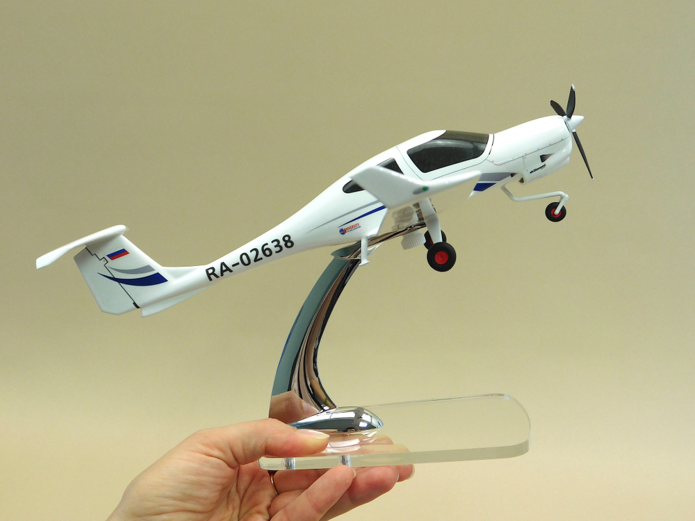 Модель самолета DA-40NG (М1:30, RA-02638)